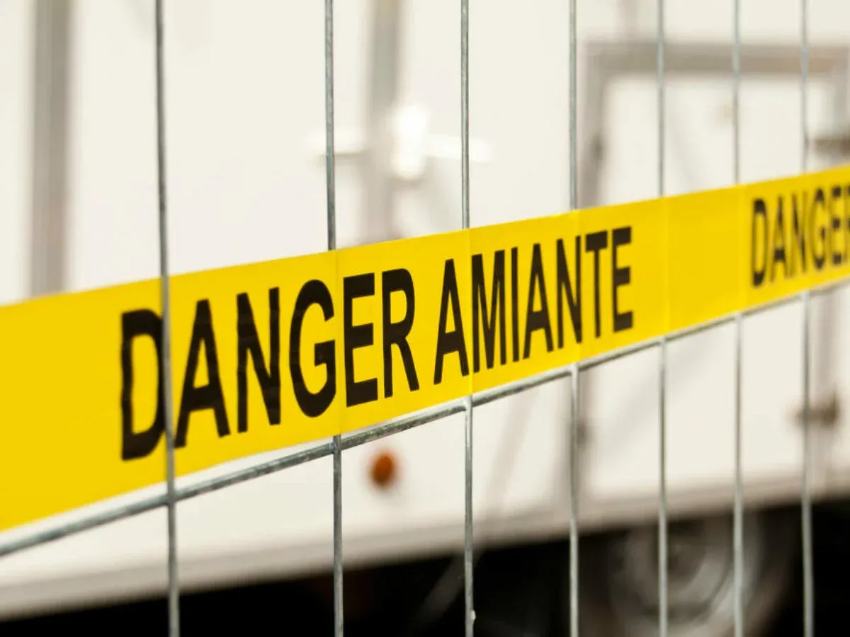 Contactez notre centre de formation en sécurité amiante situé en Région PACA et à Ajaccio.